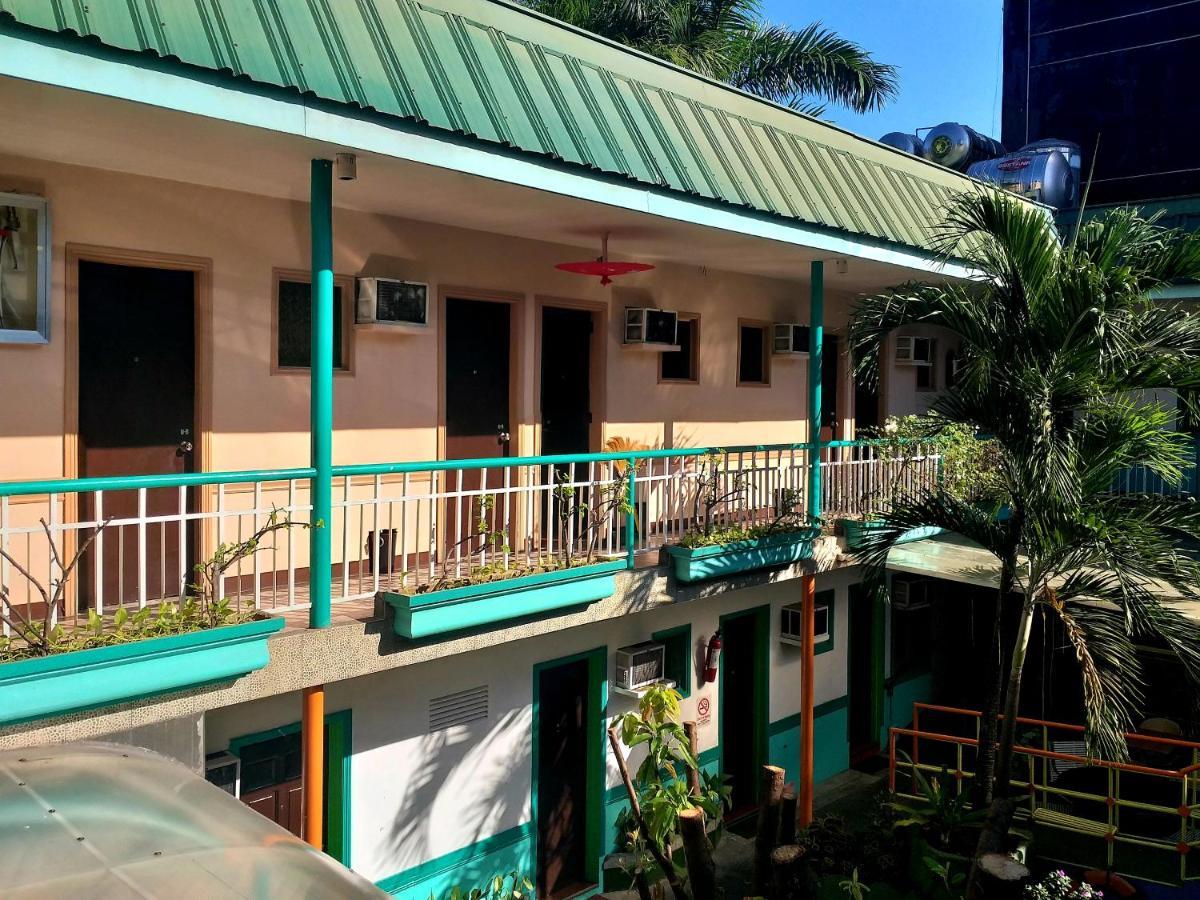 Park Vil-La Apartelle Hostel Quezon City Exterior photo